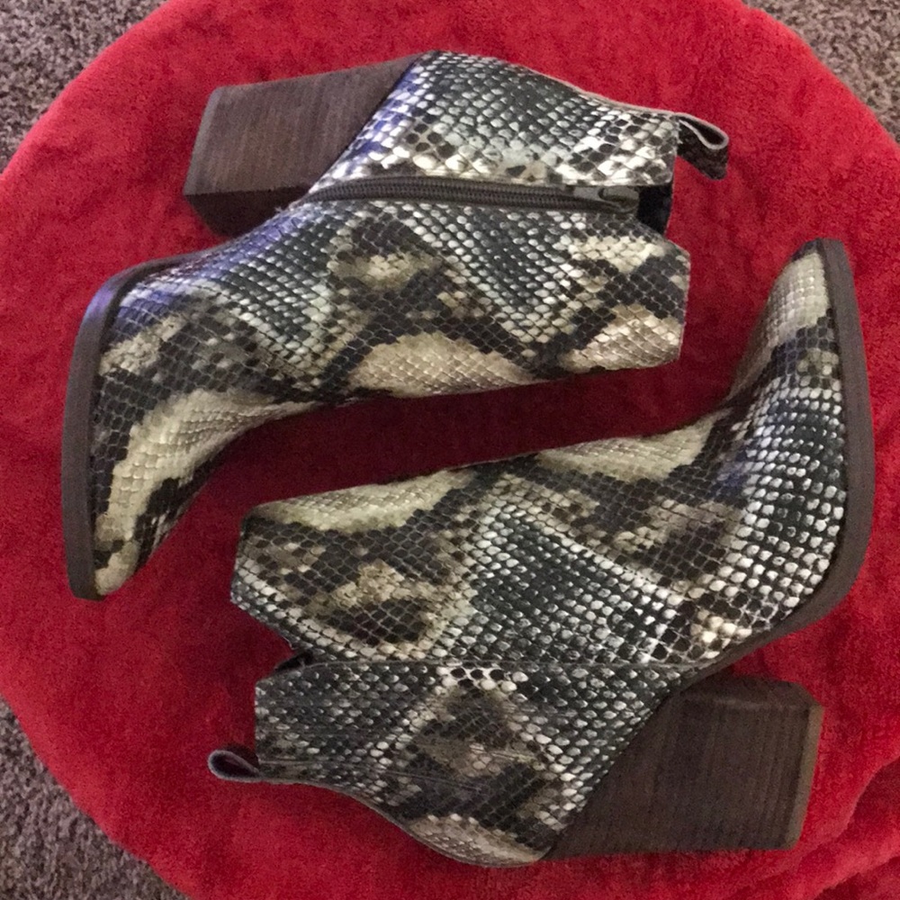 Guess Pointed Snakeskin Booties